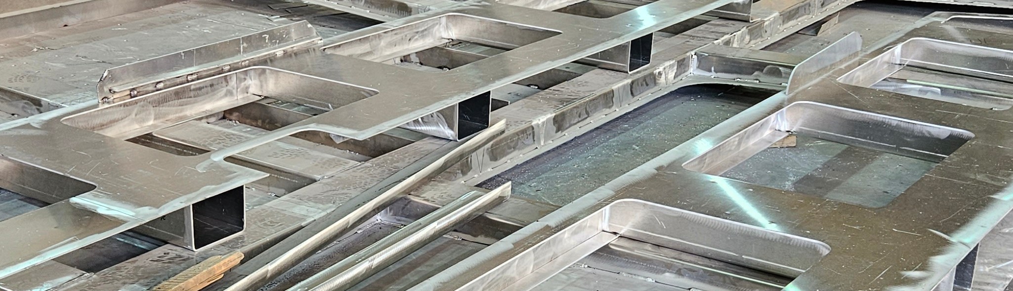 Сборка алюминиевых и стальных металлоконструкций